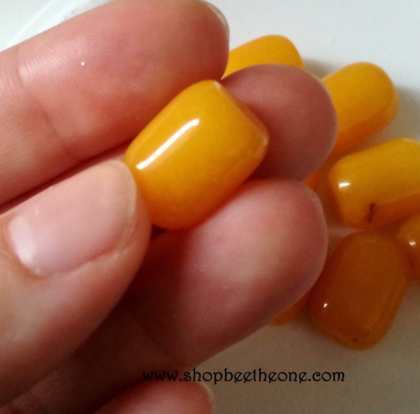 Perle tube en jade - 11 x 16 mm - jaune foncé