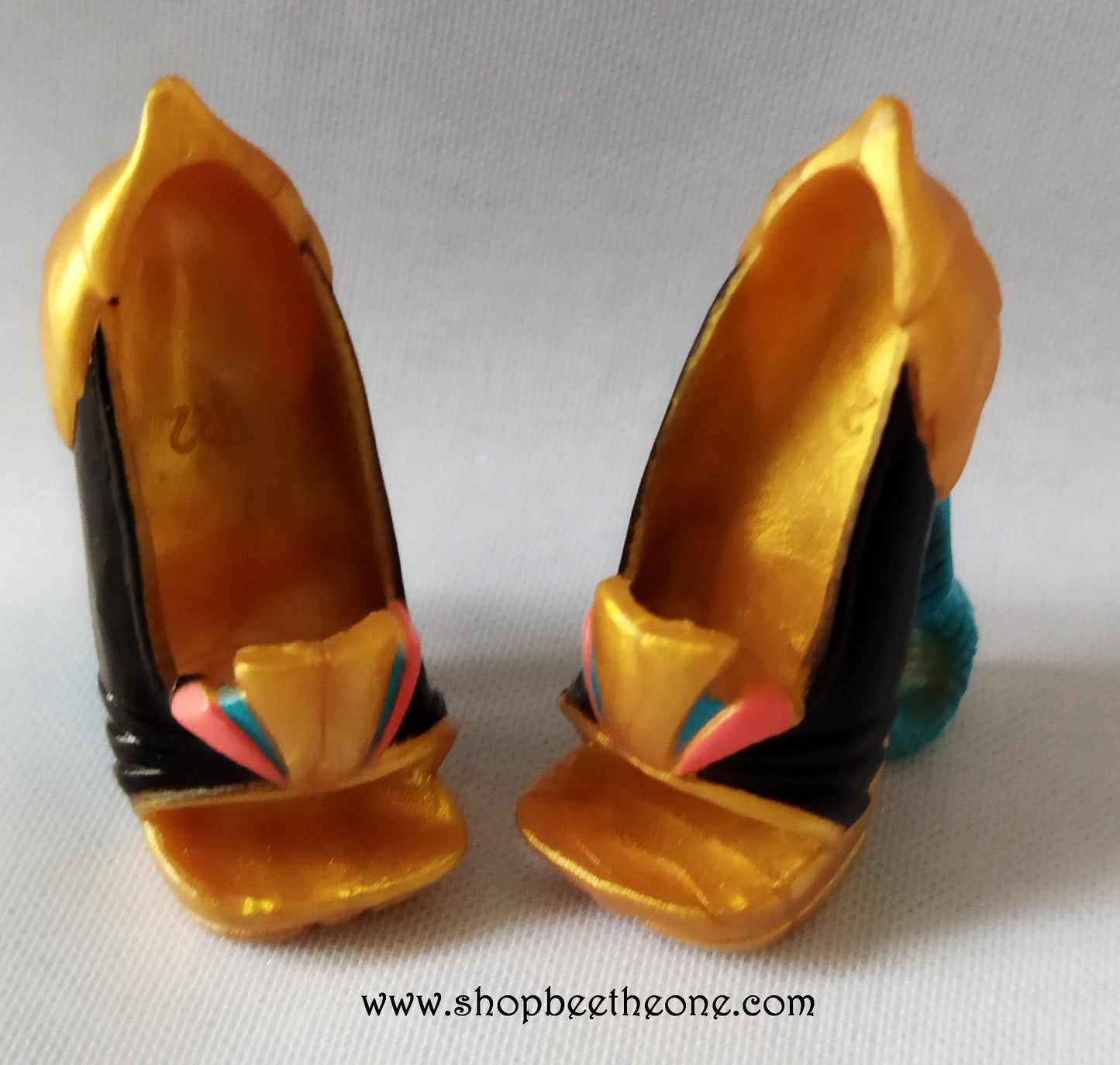 Nefera de Nile Signature - Mattel 2012 - Poupée - Vêtements - Bijoux - Chaussures - Accessoire