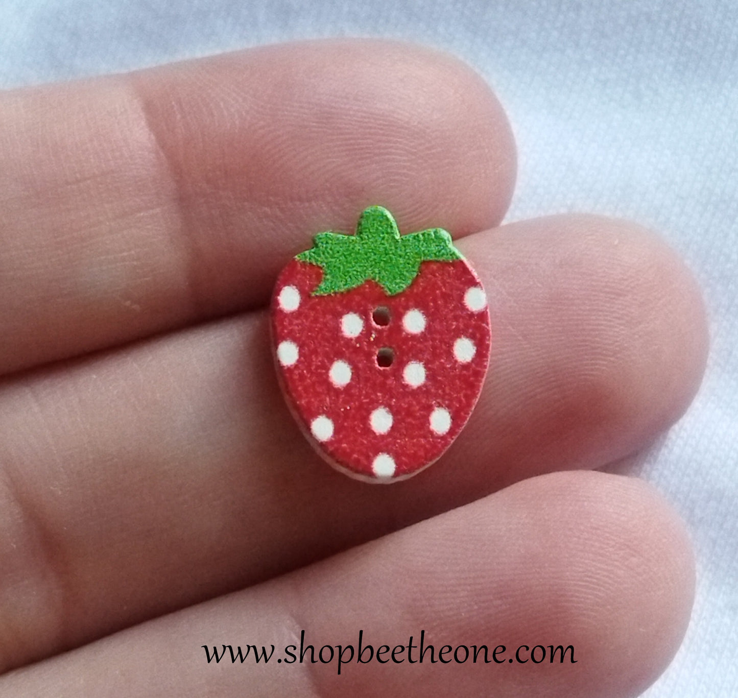 Bouton "Petite fraise à pois" en bois - 15 mm