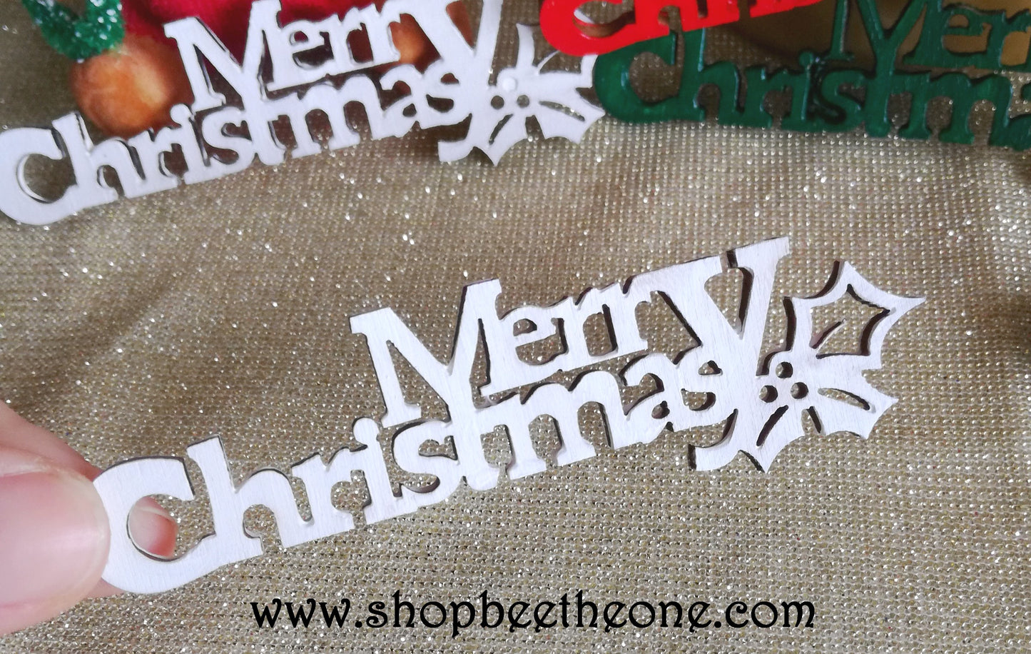 Embellissement de Noël " Merry Christmas" en bois - par Bee the One