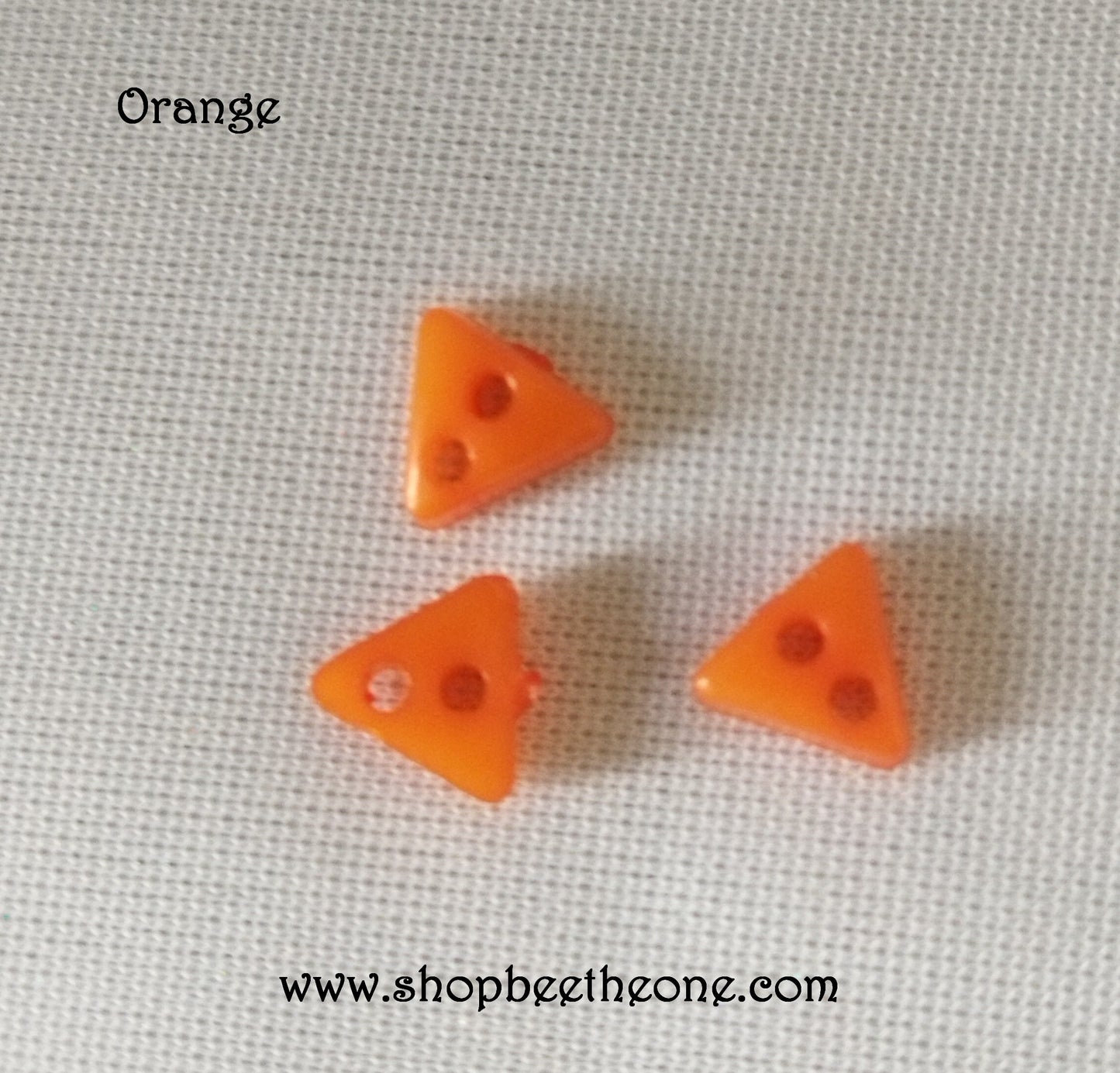 Mini Bouton Triangle en plastique - 6 mm - 13 coloris disponibles