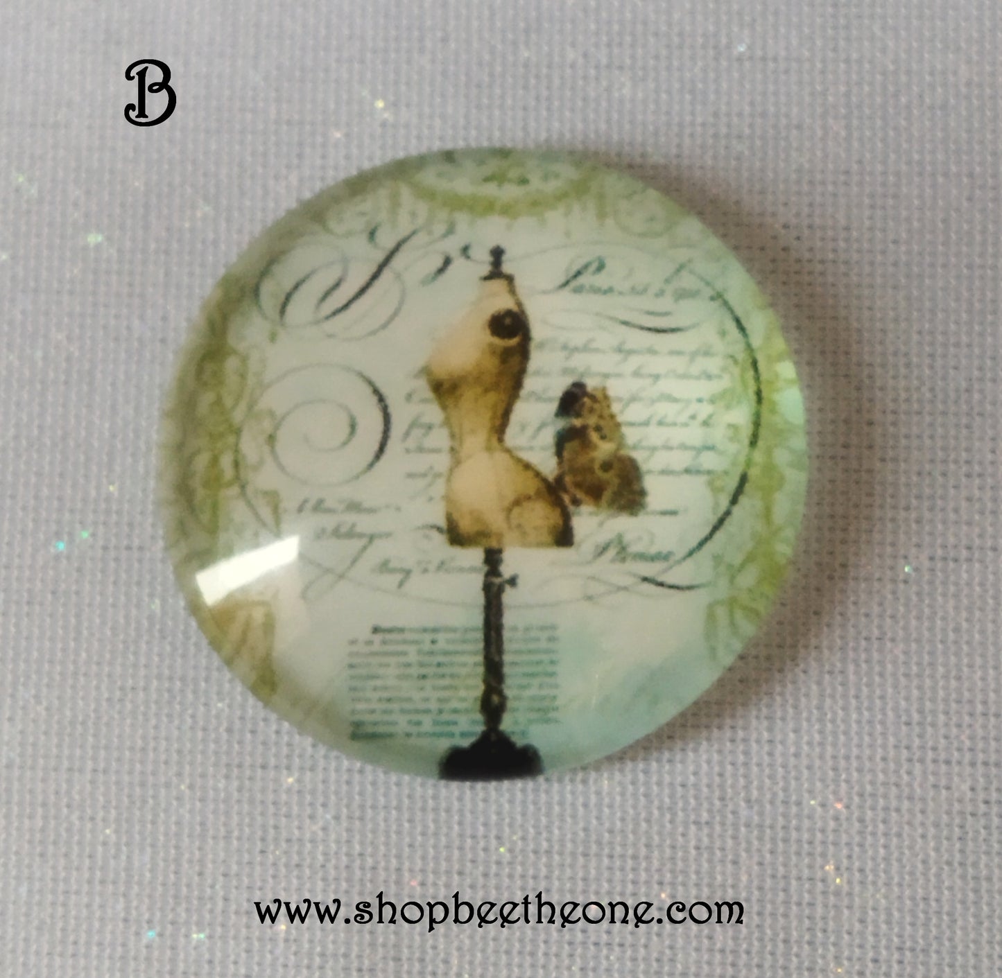 Cabochon rond en verre loupe avec image "Mannequin de couture" - 25 mm - 2 modèles