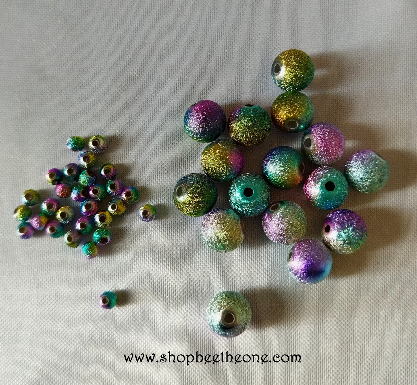 Perle ronde en plastique effet "poussière d'étoile" - 4 mm ou 9 mm - Arc-en-ciel