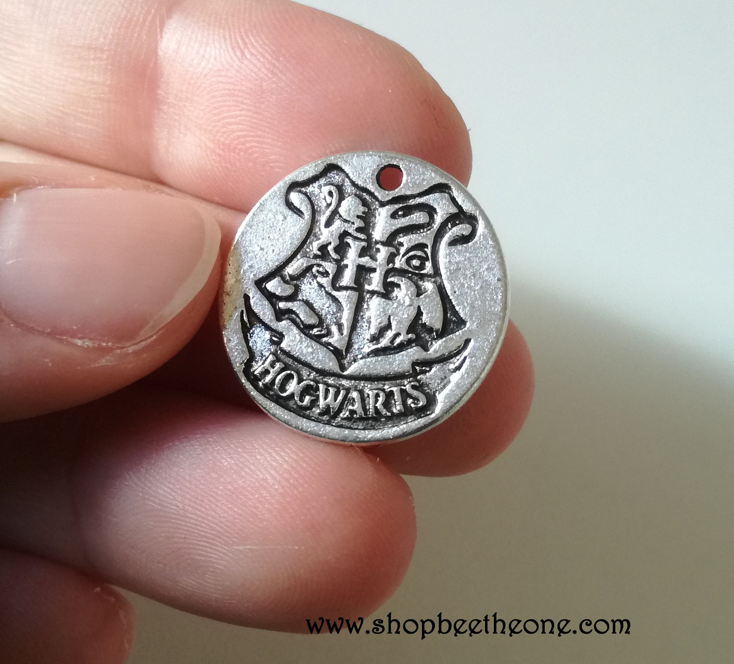 Breloque pièce Blason Ecole de magie - 19 mm