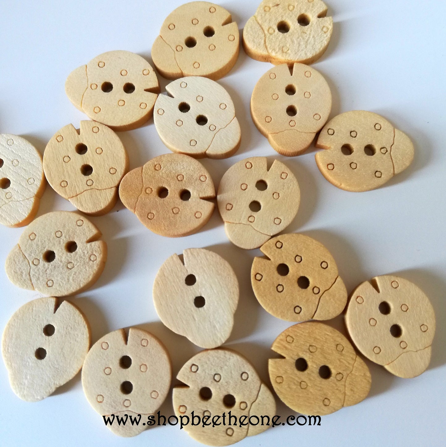 Bouton "Petite Coccinelle " en bois brut - 17 mm