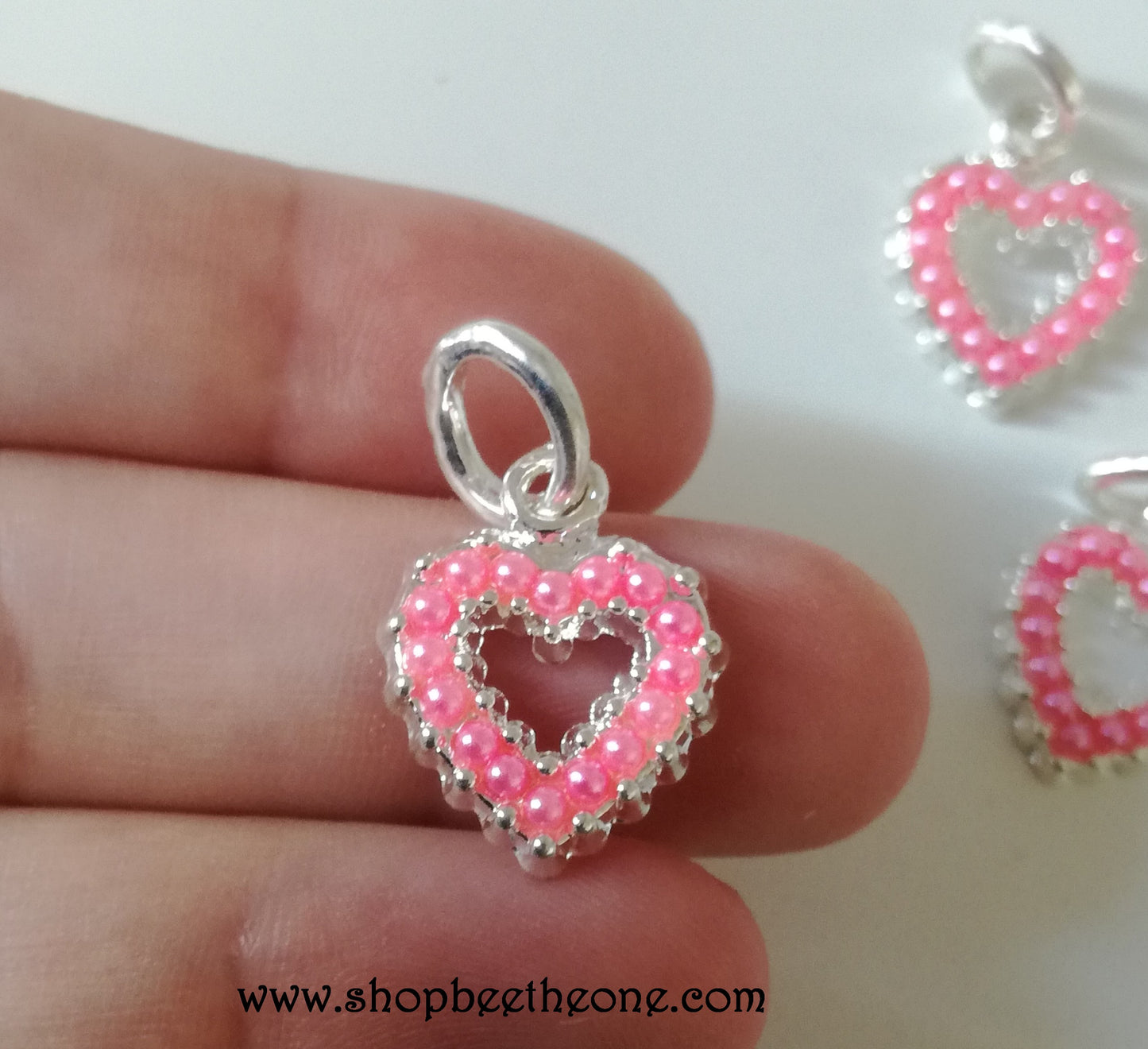 Breloque Petit Coeur avec strass roses et anneau - 15 mm