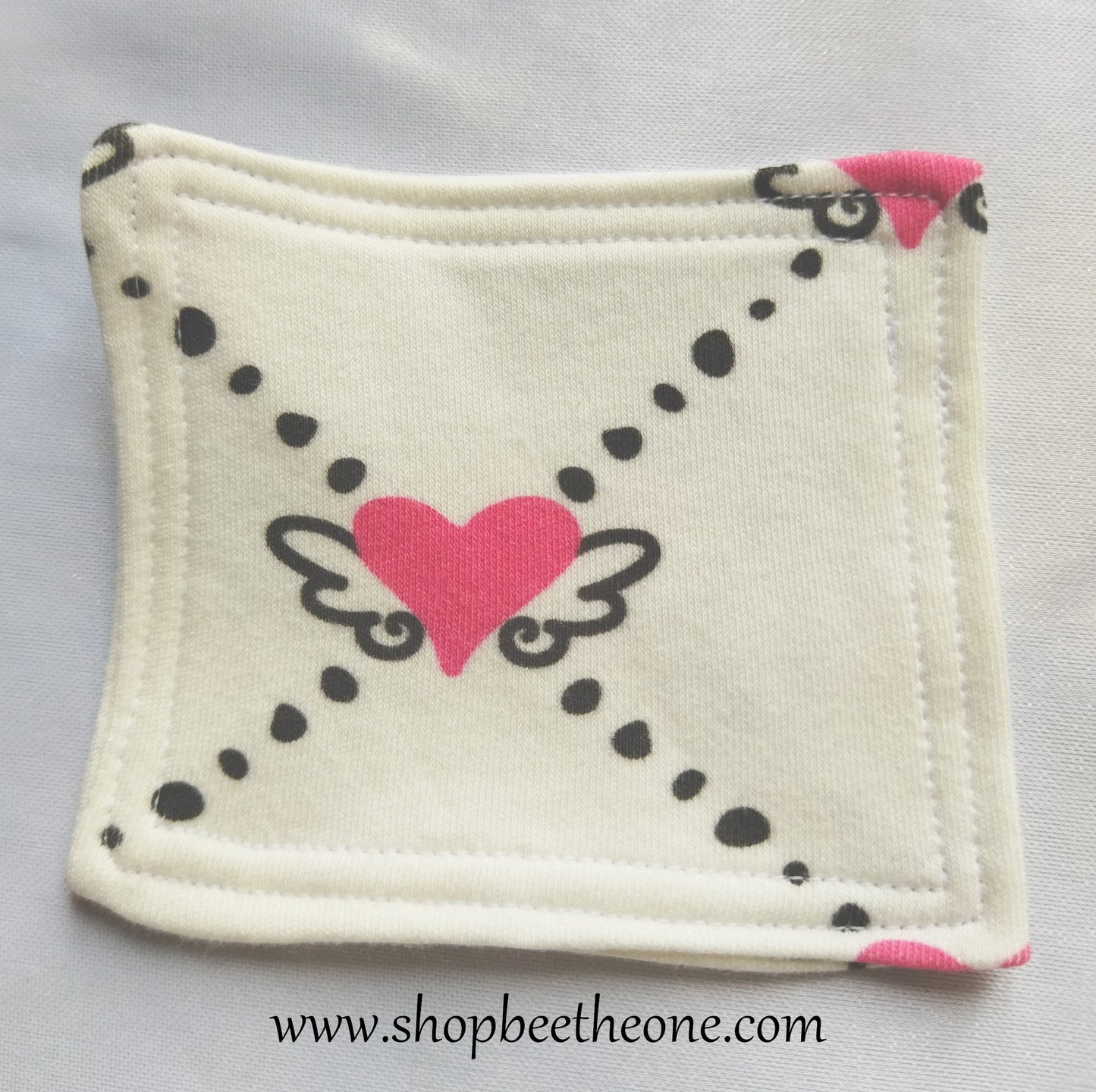 Lingette lavable réutilisable pour le visage en coton bio - "Coeur ailé" - 9,5 x 8,5 cm