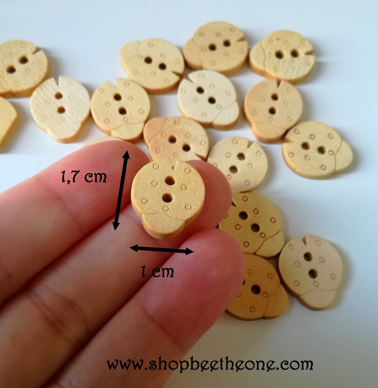 Bouton "Petite Coccinelle " en bois brut - 17 mm