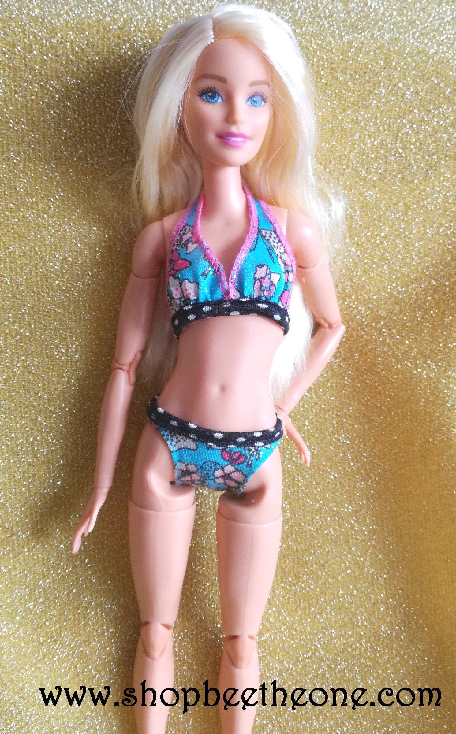 Poupée Barbie en maillot de bain 