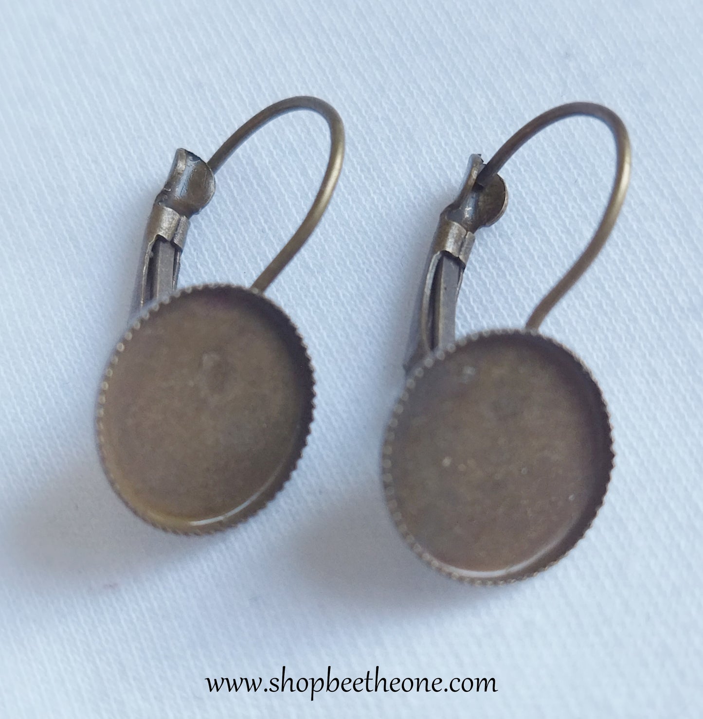 Paire de supports pour boucles d'oreilles dormeuses - base pour cabochon 12 mm - vieux bronze