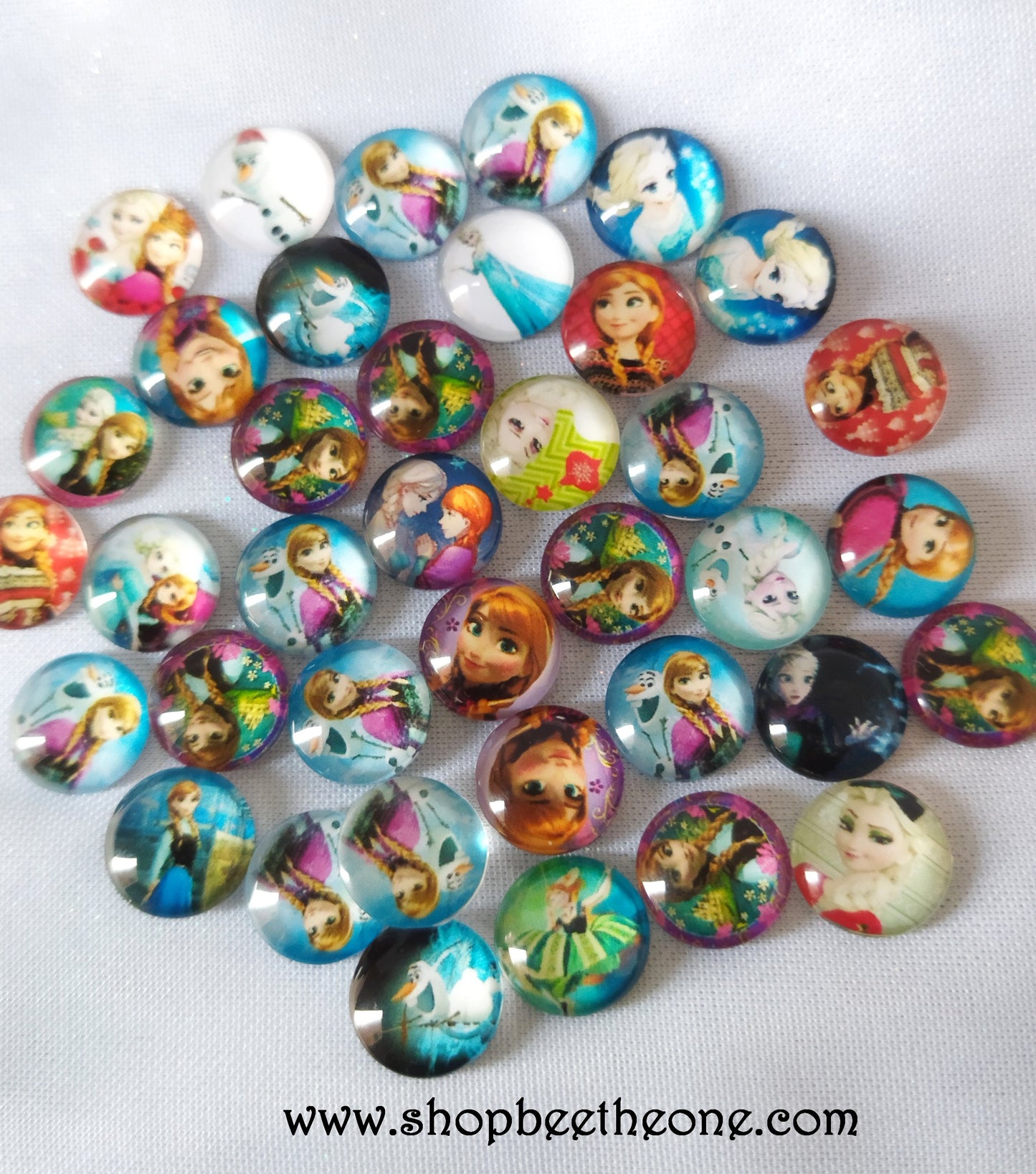 Cabochon rond en verre demi-perle avec image La Reine des Neiges - 12 mm
