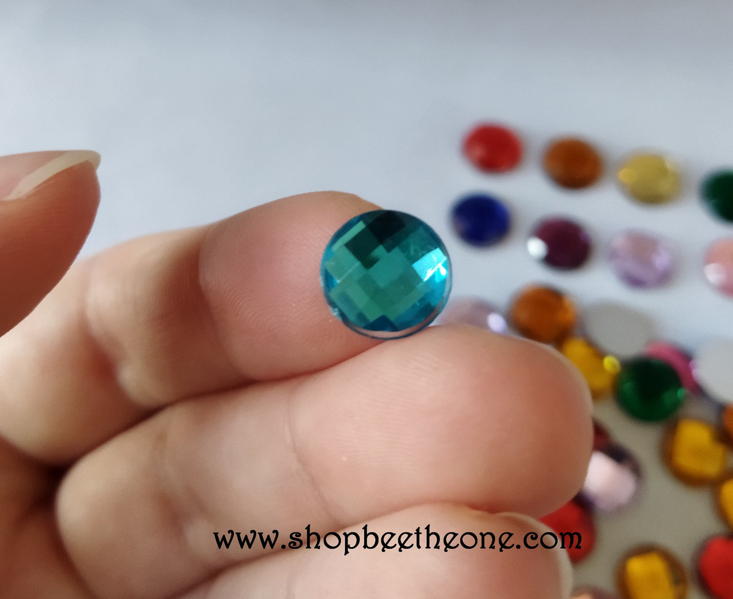 Cabochon strass demi-perle rond à facettes - 10 mm - 15 coloris