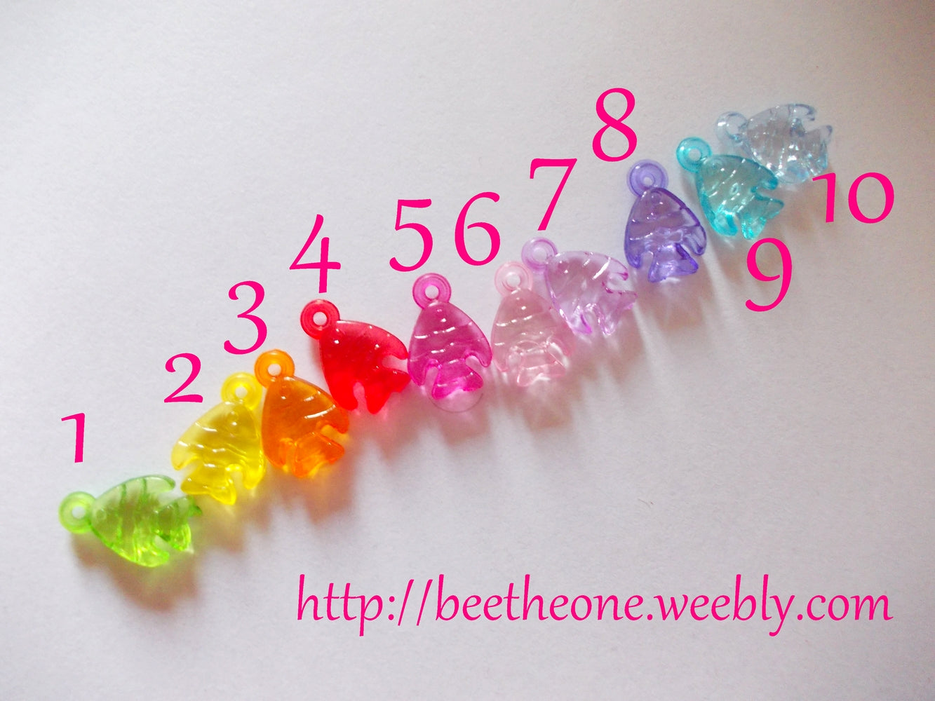 Breloque Poisson Tropical Translucide - 17 mm - trou 3 mm - 10 coloris disponibles
