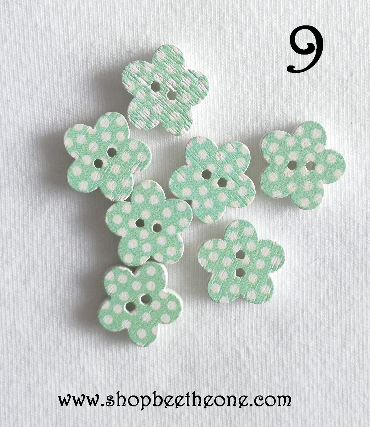 Bouton "Petite Fleur à pois" en bois - 16 coloris disponibles