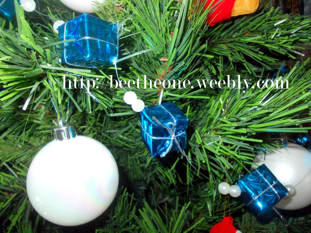Décoration Ornement pour Sapin de Noël "Guirlande de cadeaux" - Bleu ou argent