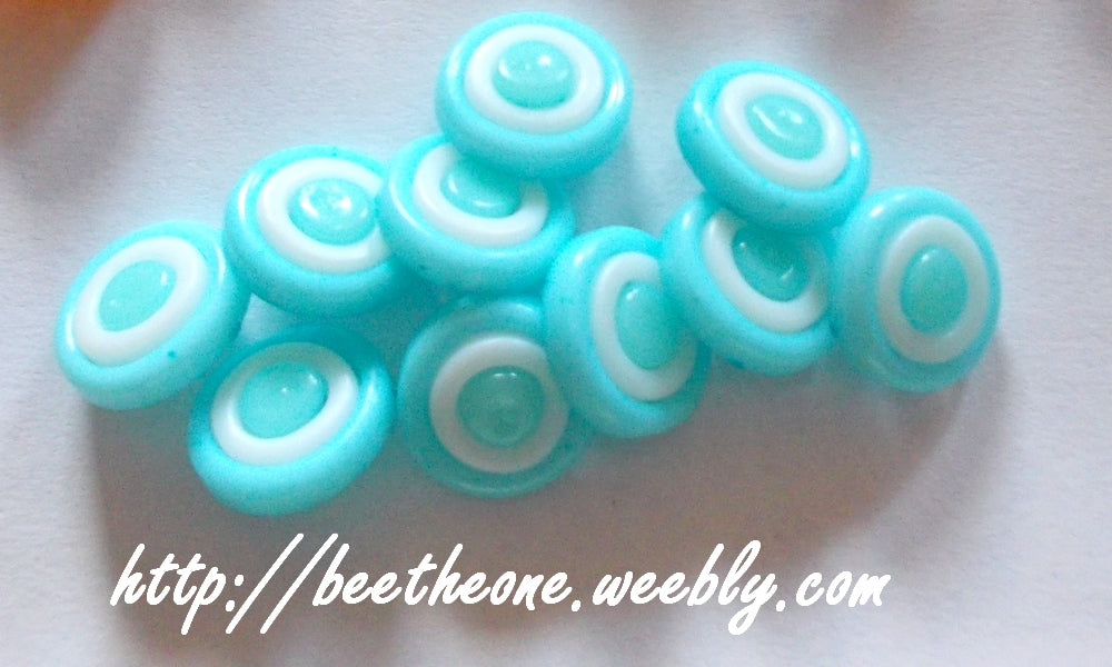 Bouton rond à queue en plastique anneau blanc - 13 mm - 19 coloris disponibles