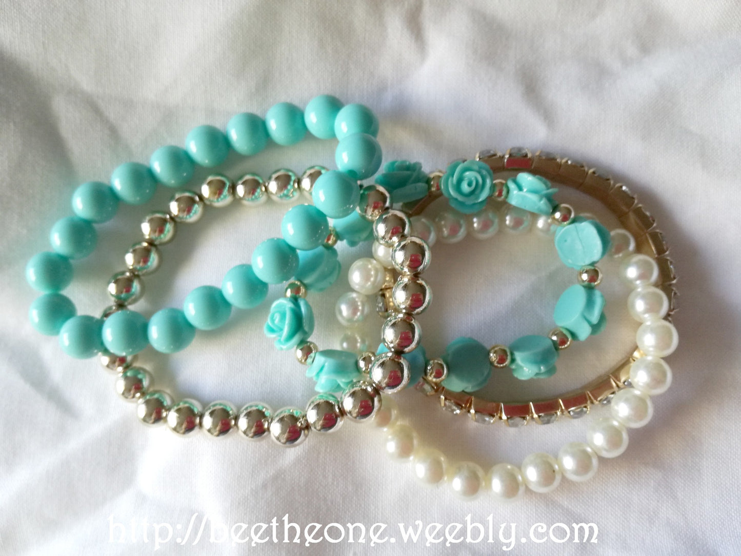 Lot de 5 Bracelets assortis Perles, Strass et Fleurs - fil stretch - Rose orangé, noir ou vert clair