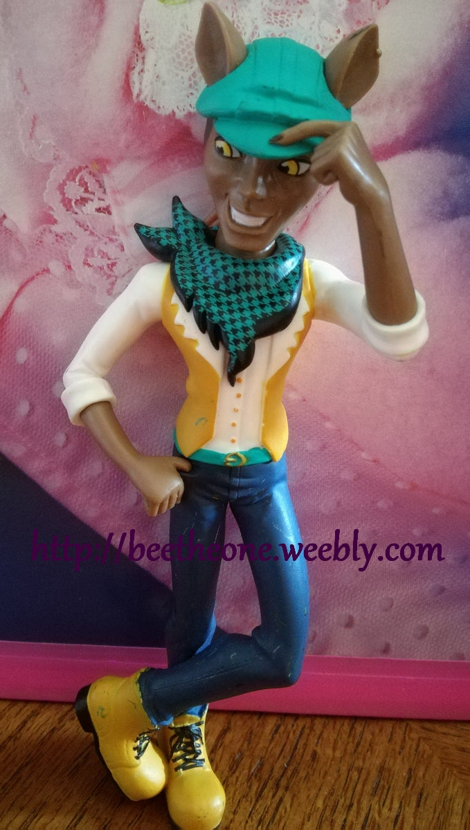 Figurine Monster High - Ghoulia Yelps, Clawd Wolf ou Iris Clops