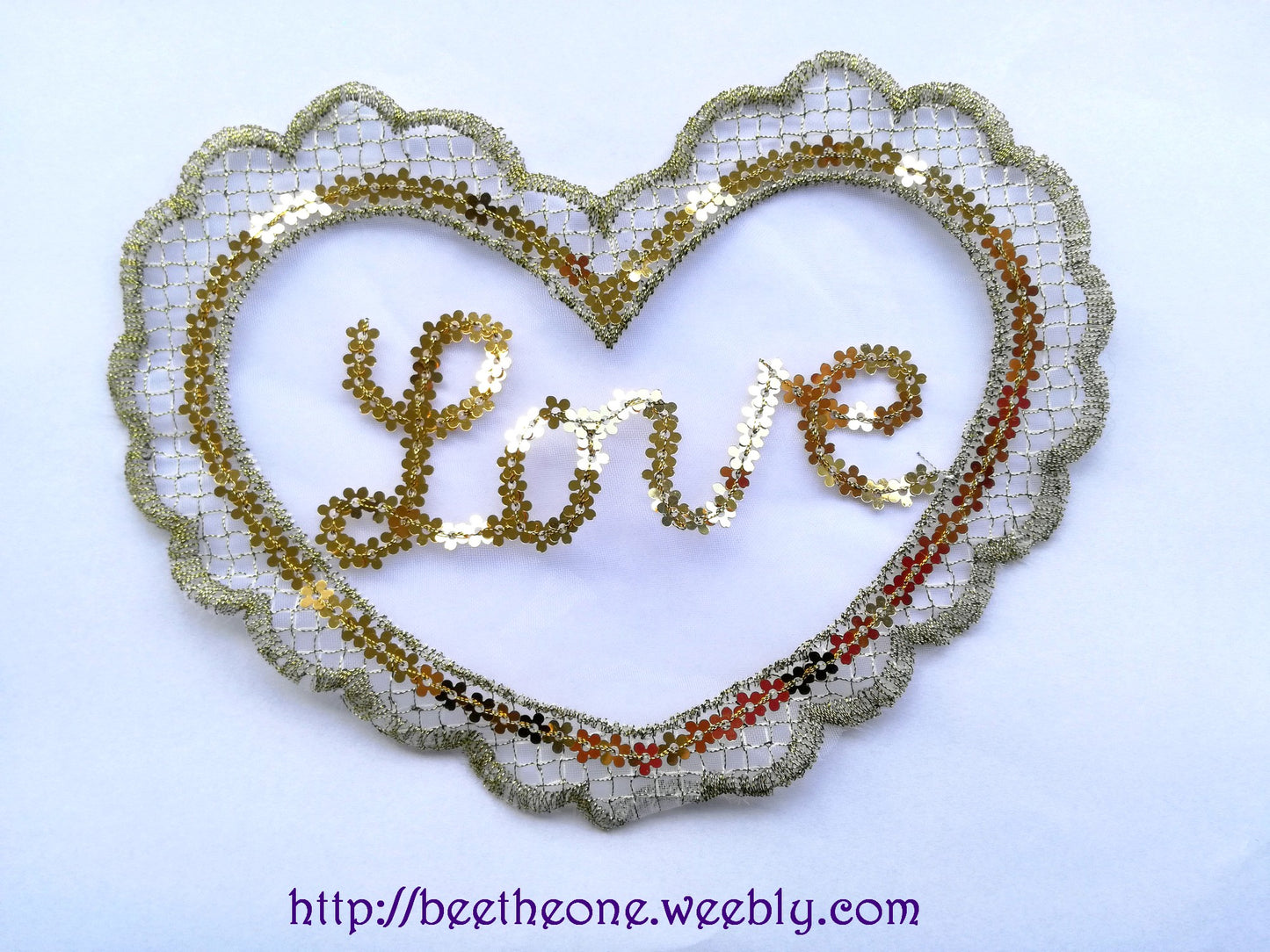 Grande Applique Dentelle Broderie et strass Coeur "Love" blanc et doré - à coudre - DERNIERES PIECES