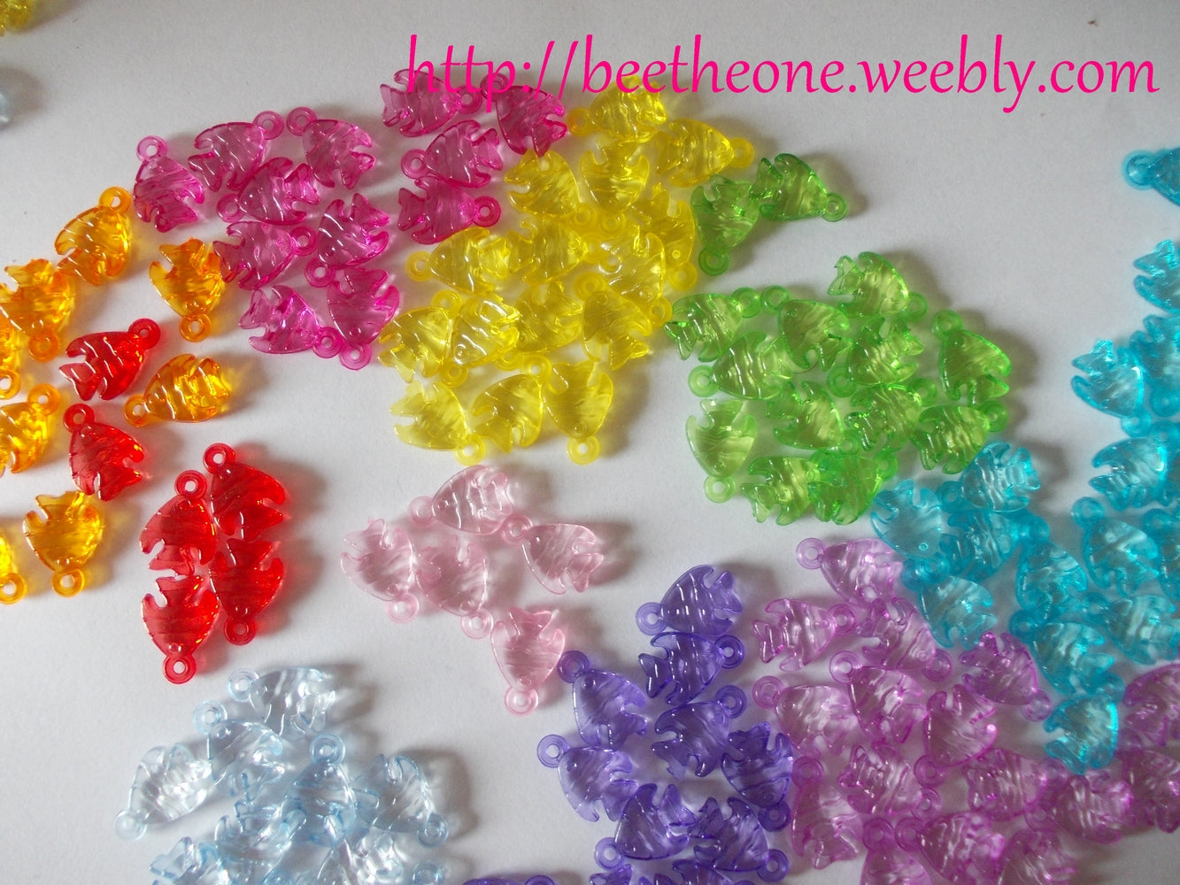 Breloque Poisson Tropical Translucide - 17 mm - trou 3 mm - 10 coloris disponibles