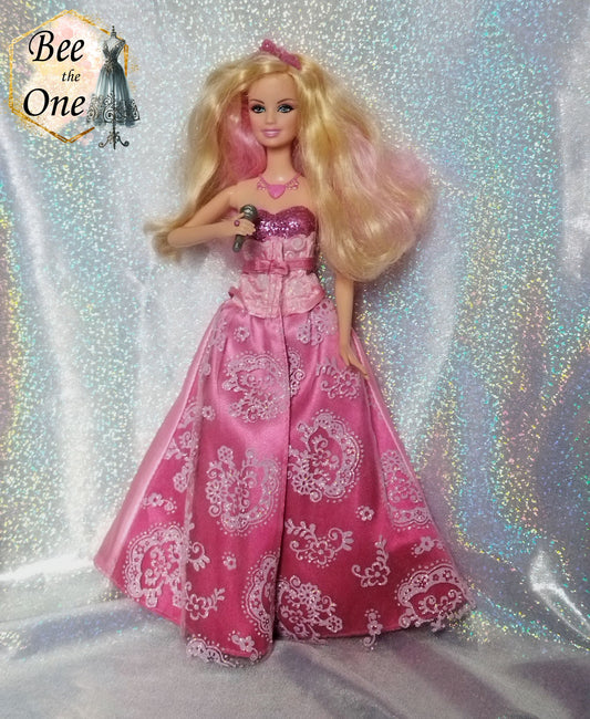 Barbie La Princesse et la Popstar (The Princess and the Popstar) Transforming Tori 2-en-1 - Mattel 2012 - Poupée musicale - Vêtement