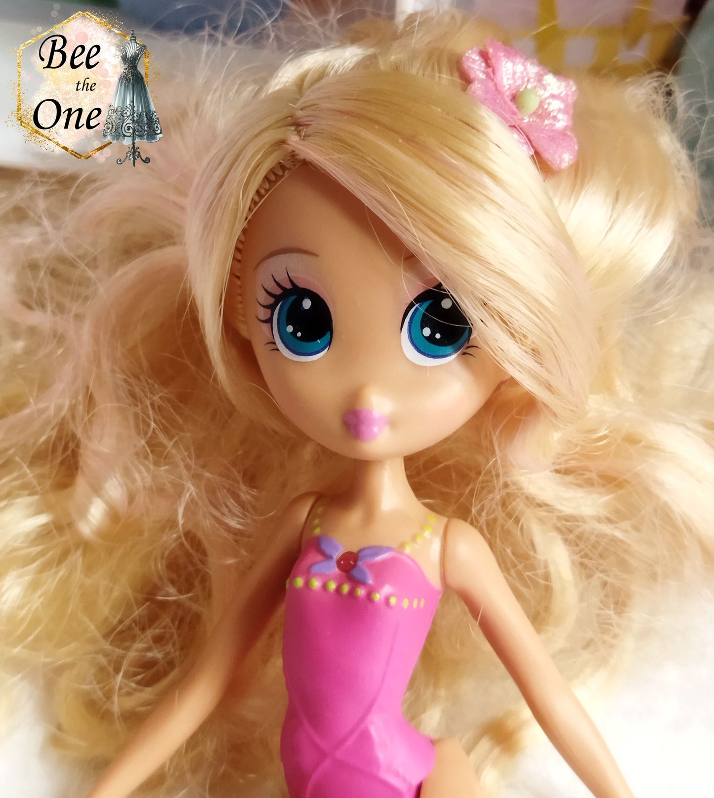 Barbie Lilipucia (Barbie Thumbelina) - Blooming Thumbelina - Mattel 2009 - Poupée - Vêtement - Accessoire