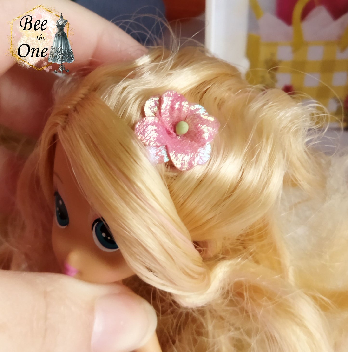 Barbie Lilipucia (Barbie Thumbelina) - Blooming Thumbelina - Mattel 2009 - Poupée - Vêtement - Accessoire