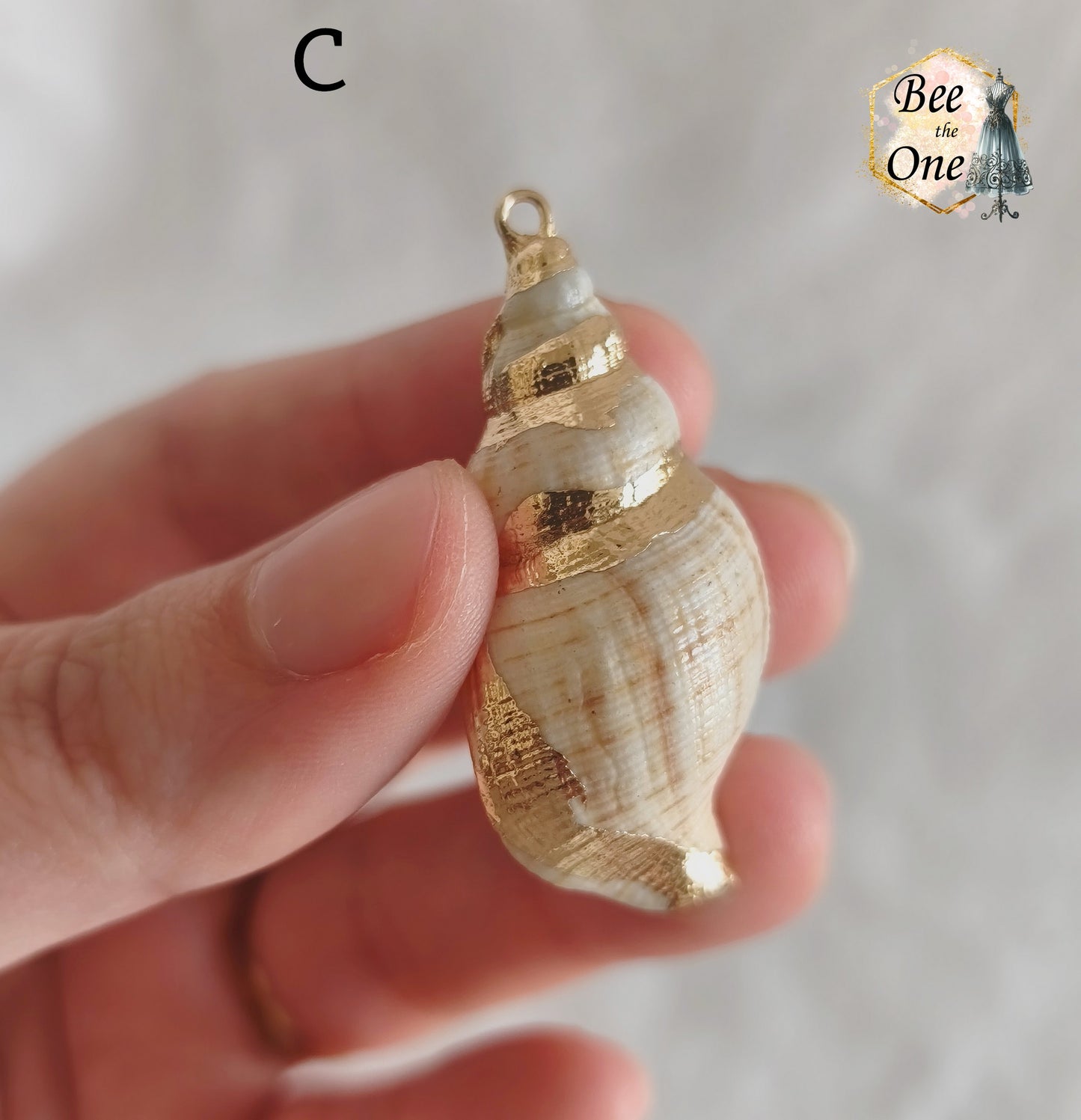 Breloque pendentif Coquillage naturel Buccin - de 40 à 60 mm (au choix) - naturel/doré