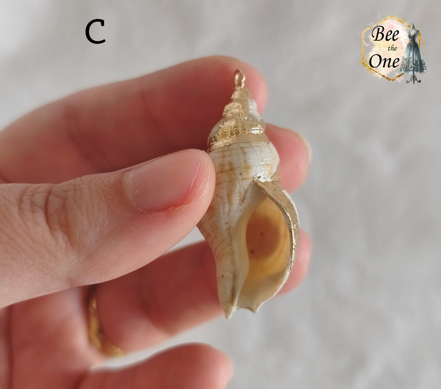 Breloque pendentif Coquillage naturel Buccin - de 40 à 60 mm (au choix) - naturel/doré