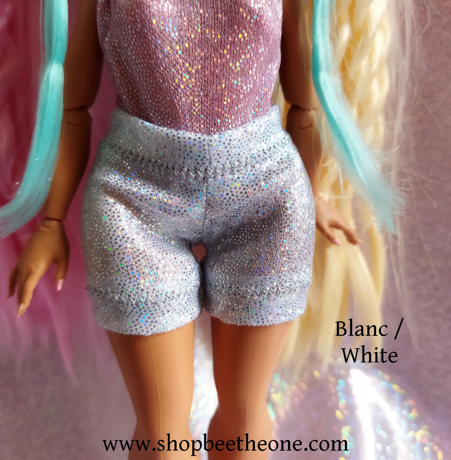 Short imprimé holographique pour poupées LOL Surprise! OMG - 2 coloris - Collection Basics - par Bee the One