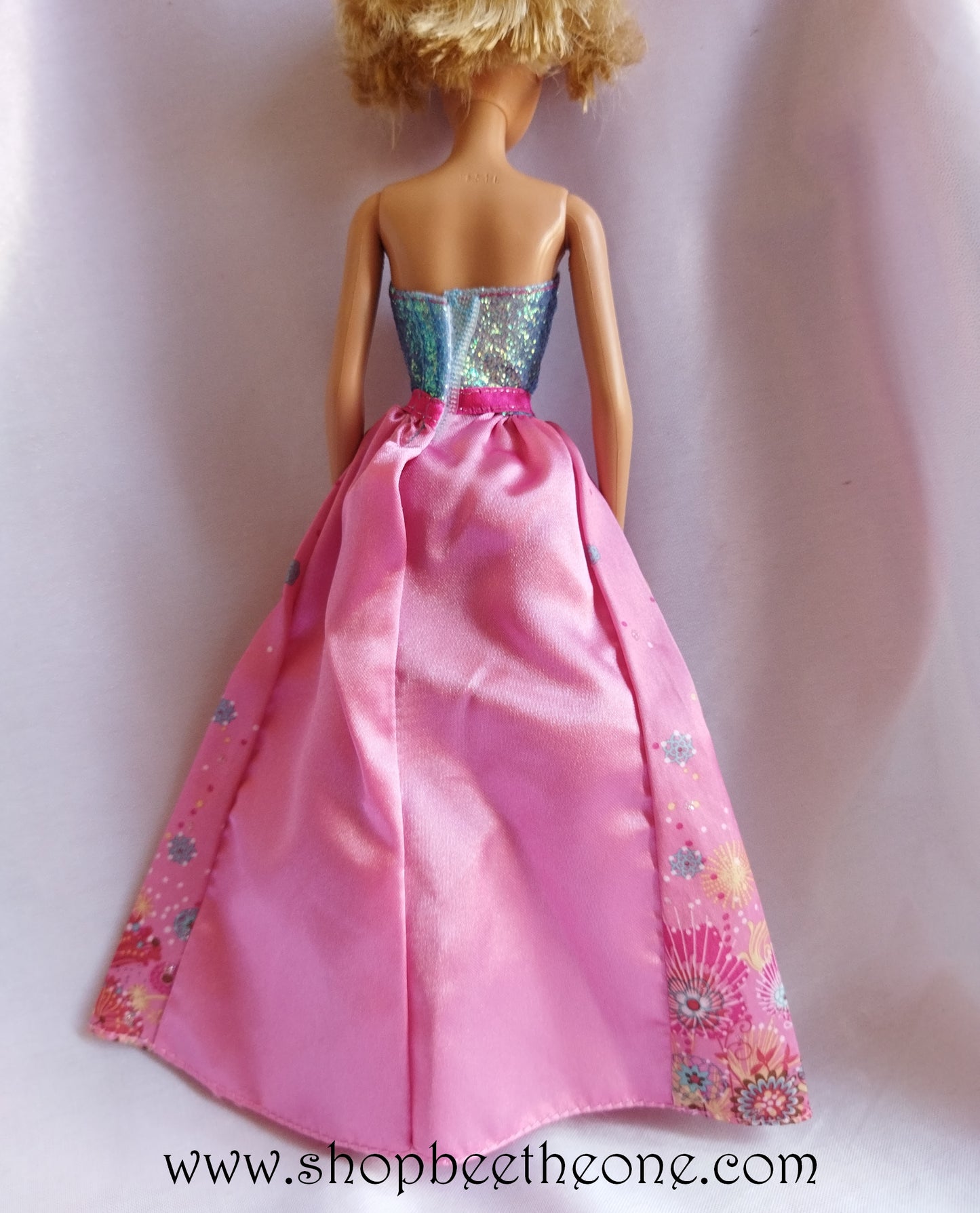 Barbie Princesse Longue Chevelure (Cut 'n Style Princess) - Mattel 2010 - Poupée - Vêtement