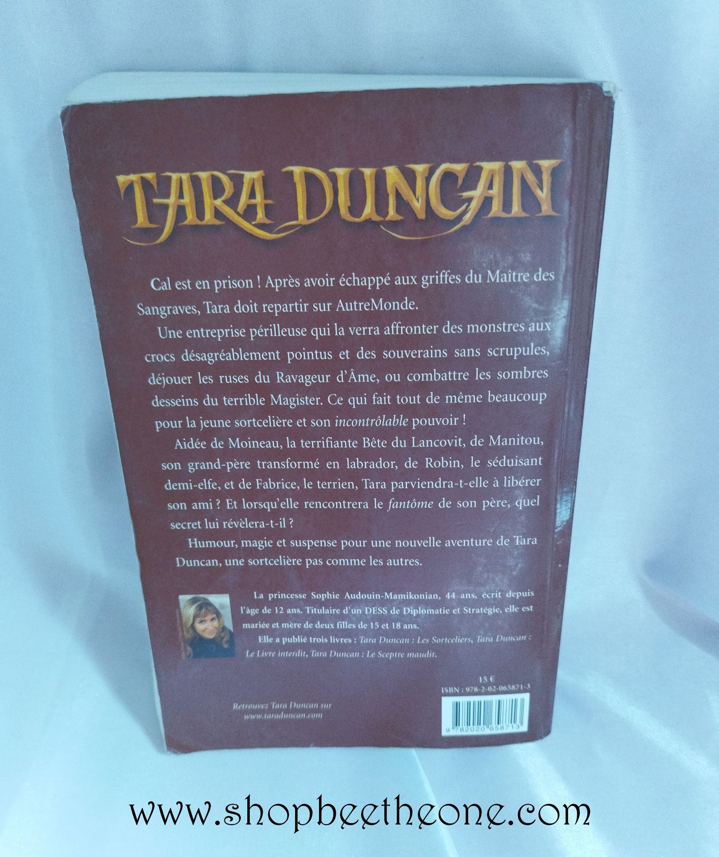 Livre d'histoire "Tara Duncan Tome 2 Le Livre interdit"