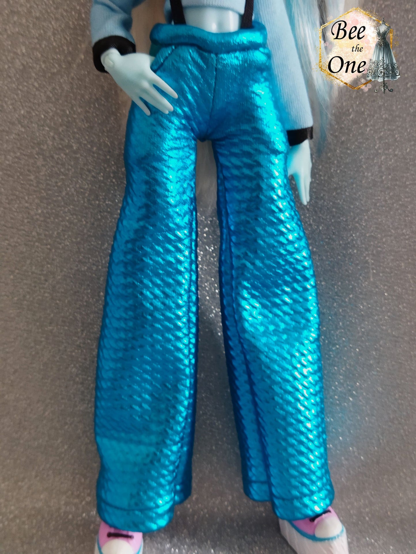 Pantalon à bretelles et vraies poches pour poupées Monster High G3 - Edition Limitée - 2 modèles - Collection Glitter Party - par Bee the One
