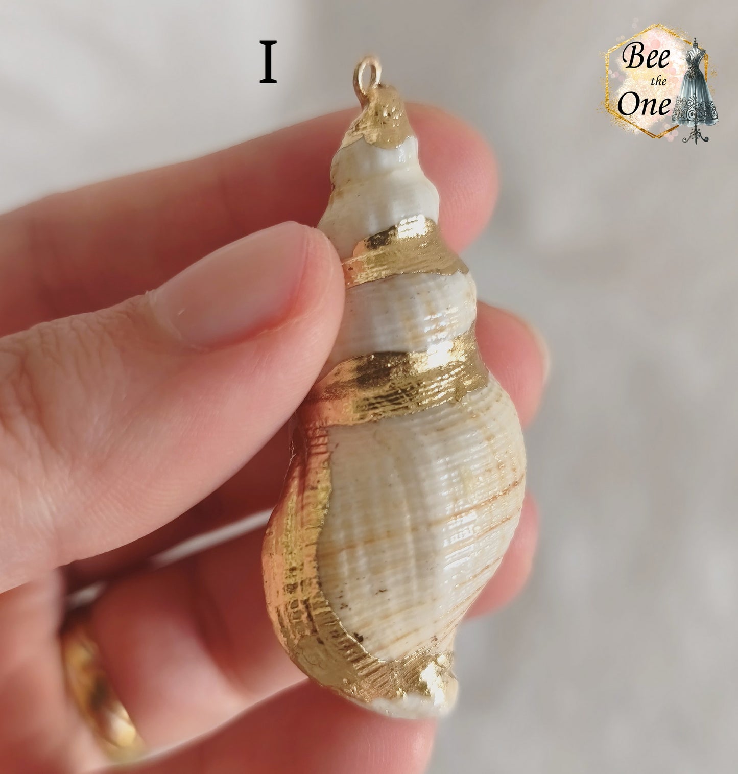 Breloque pendentif Coquillage naturel Buccin - de 40 à 60 mm (au choix) - naturel/doré