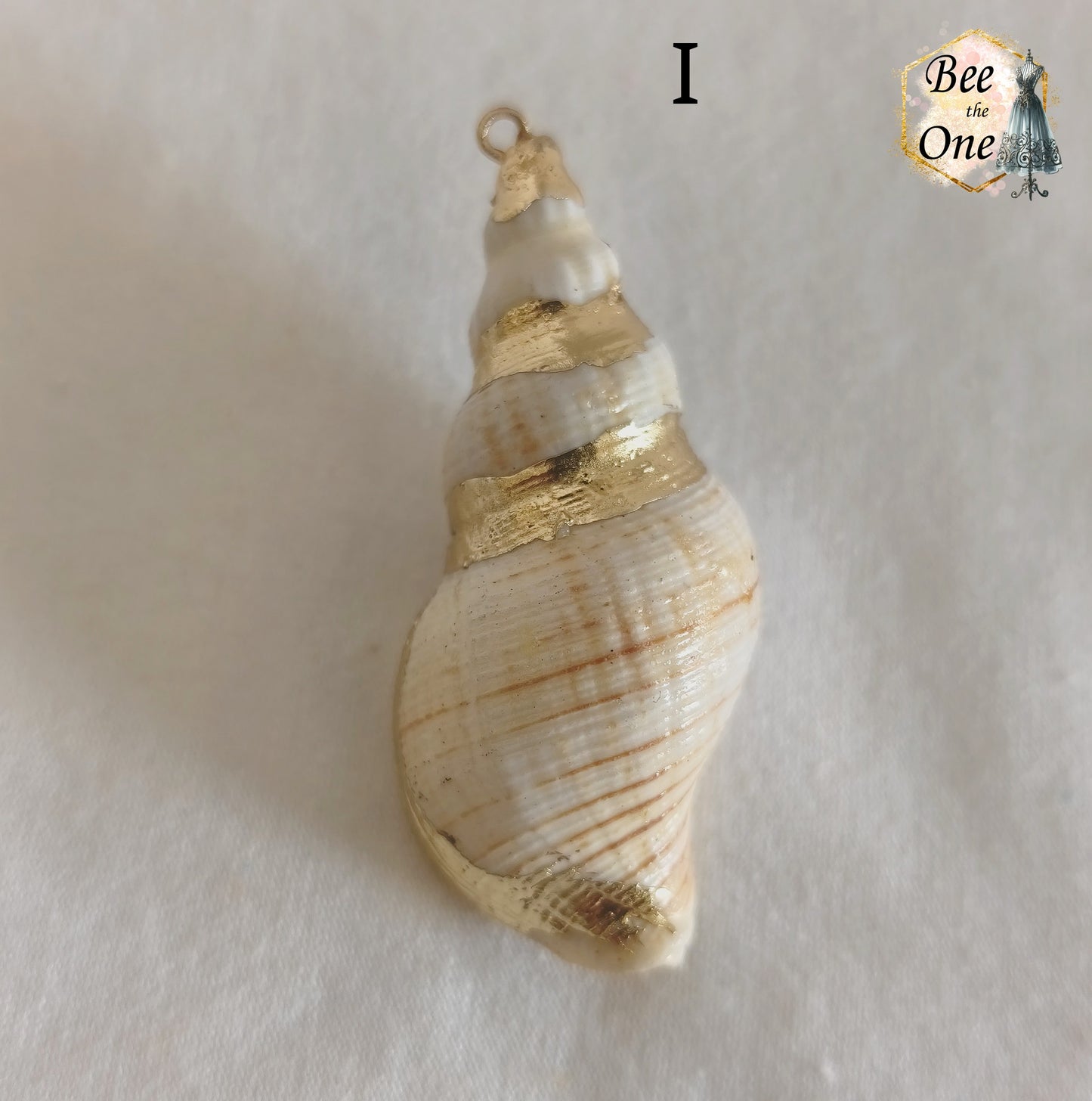 Breloque pendentif Coquillage naturel Buccin - de 40 à 60 mm (au choix) - naturel/doré