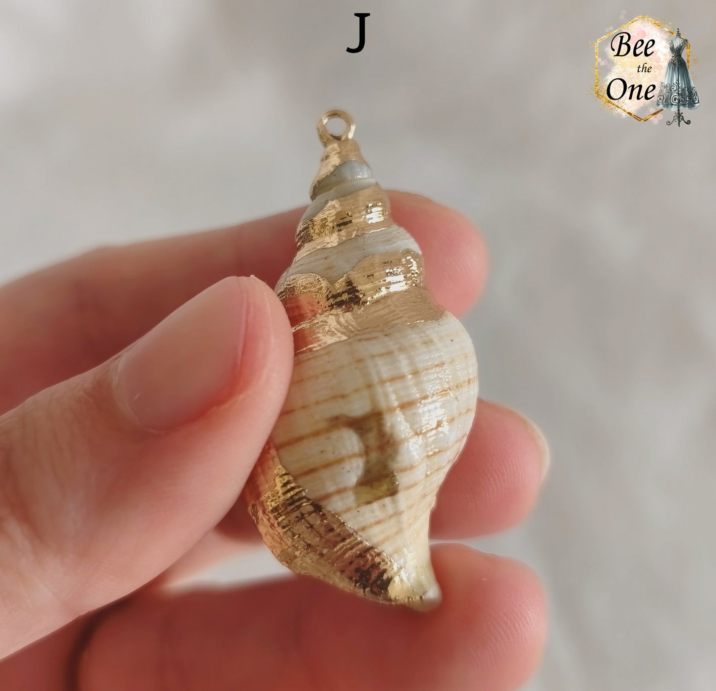 Breloque pendentif Coquillage naturel Buccin - de 40 à 60 mm (au choix) - naturel/doré