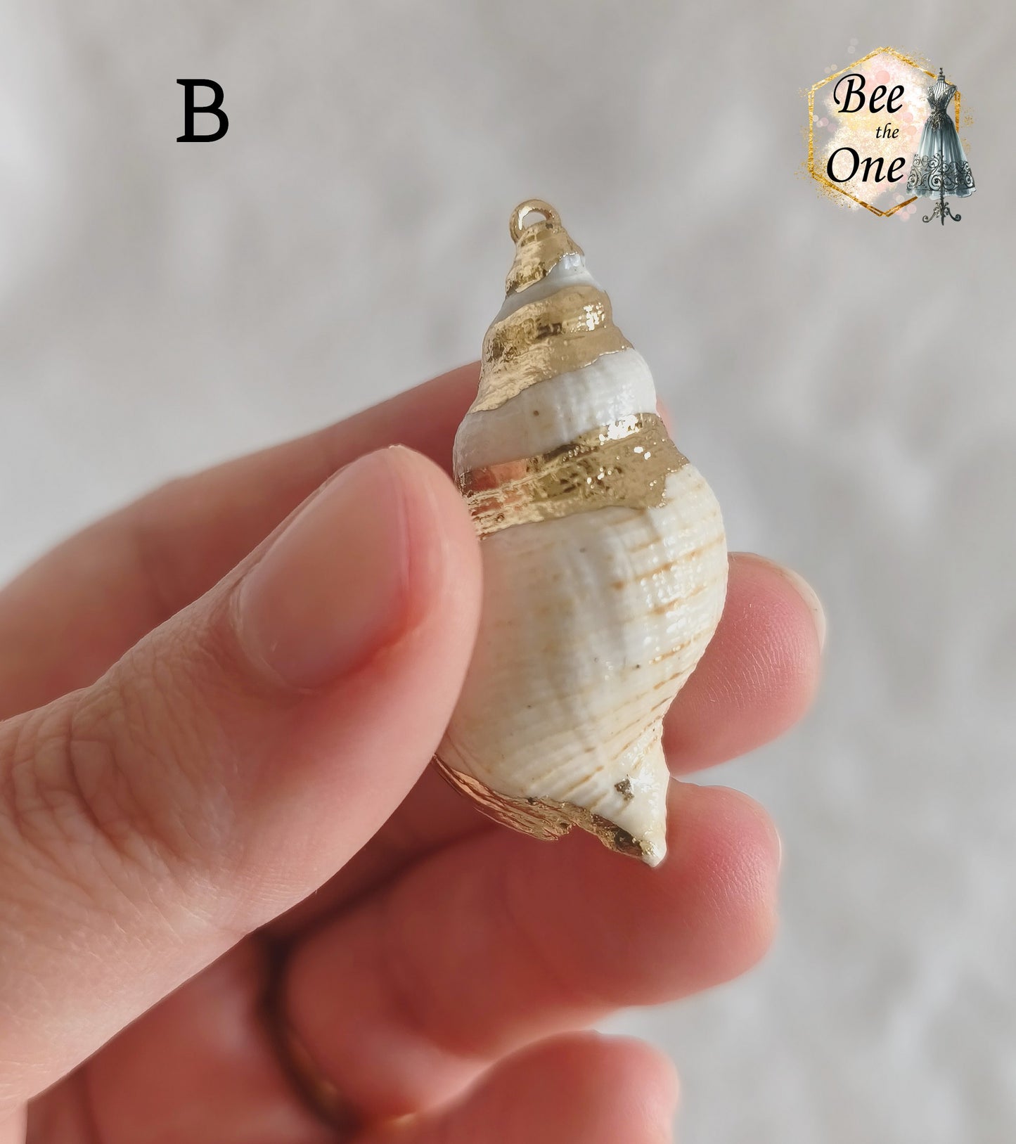 Breloque pendentif Coquillage naturel Buccin - de 40 à 60 mm (au choix) - naturel/doré