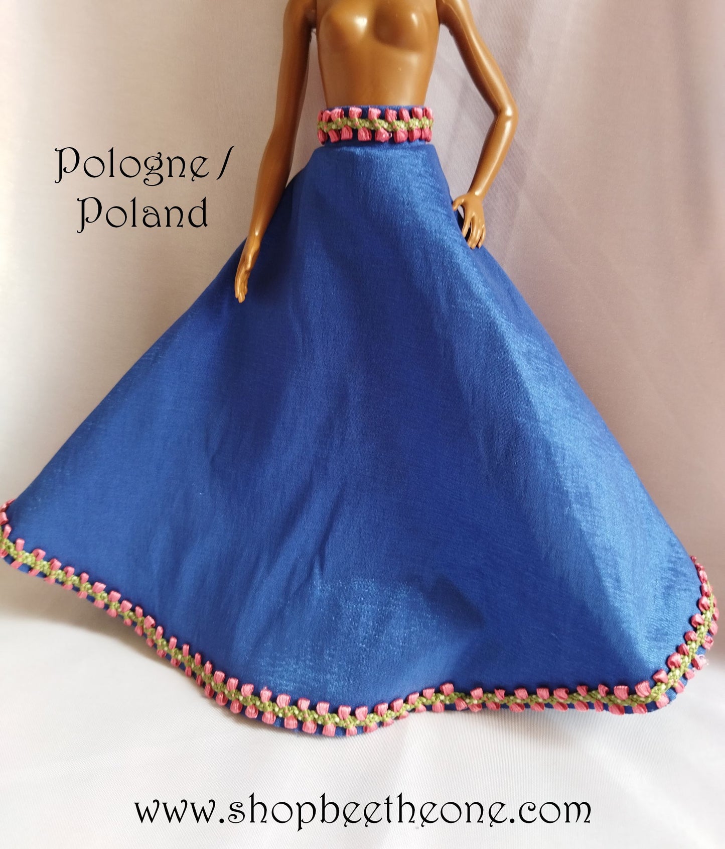 Barbie Les Robes de mes Voyages - Autriche et Pologne - RBA 2012/2013 - Vêtements