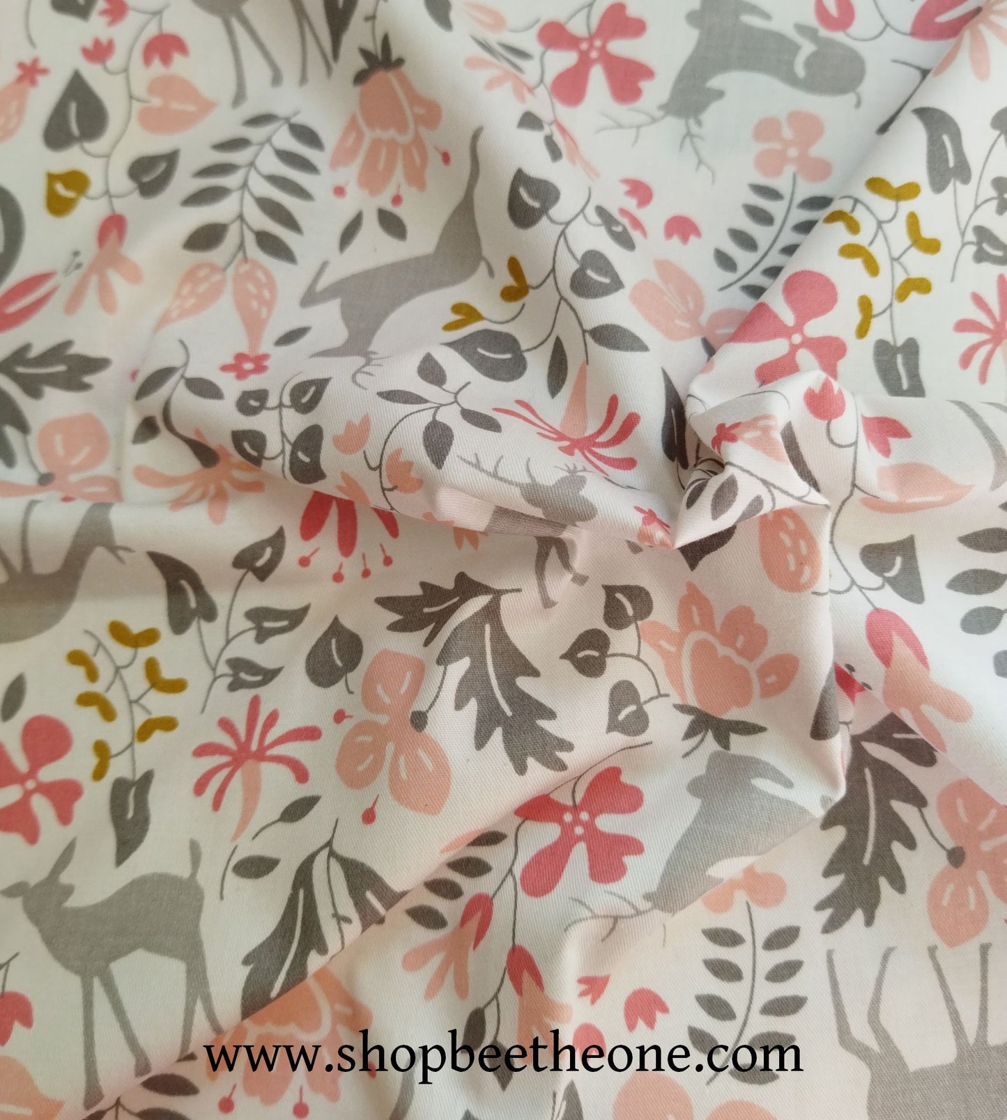 Coupon de twill coton "Cerfs, biches et fleurs" - 50 x 50 cm - rose/gris