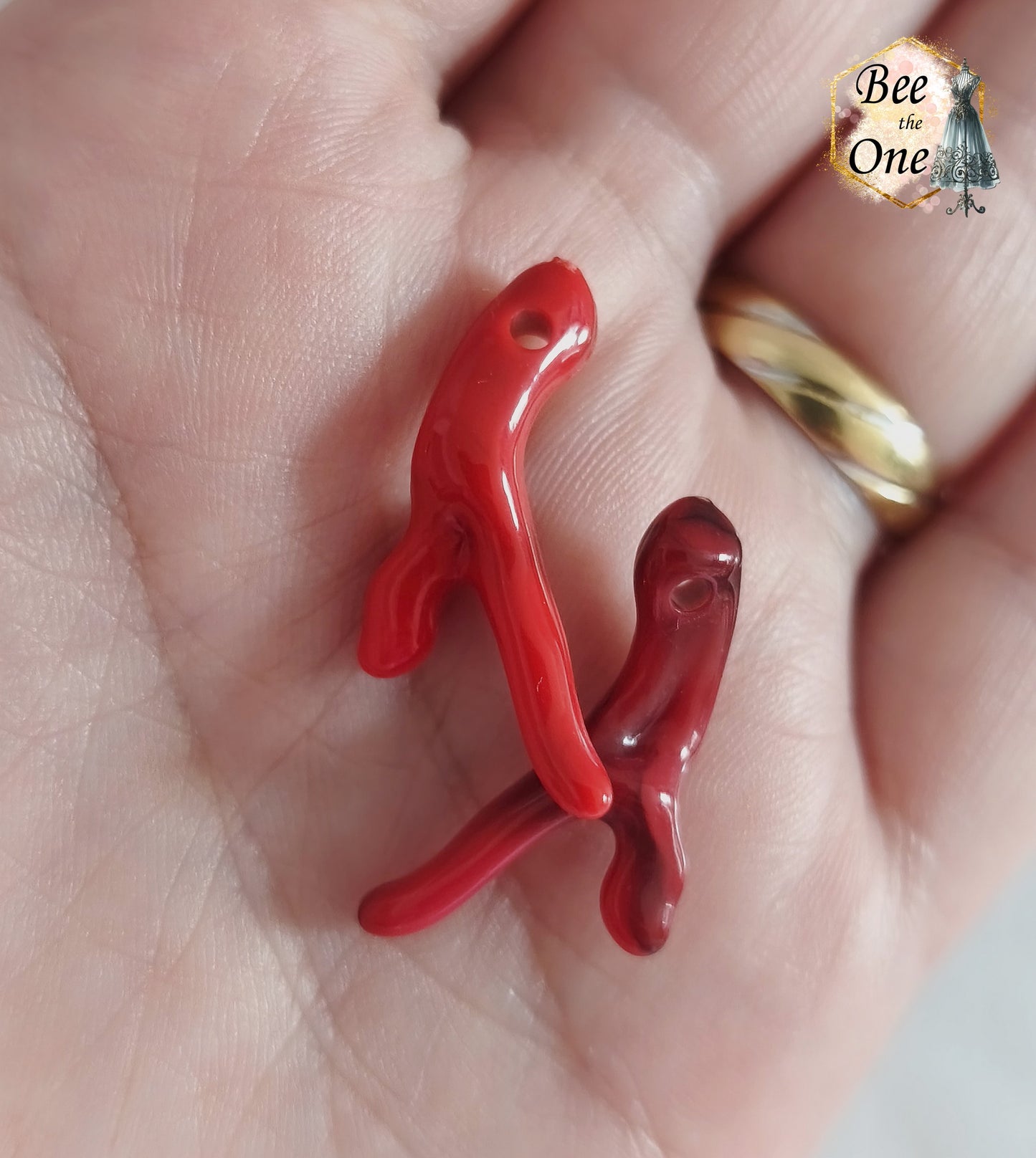 Breloque Corail rouge en acrylique - environ 30 mm - 4 formes