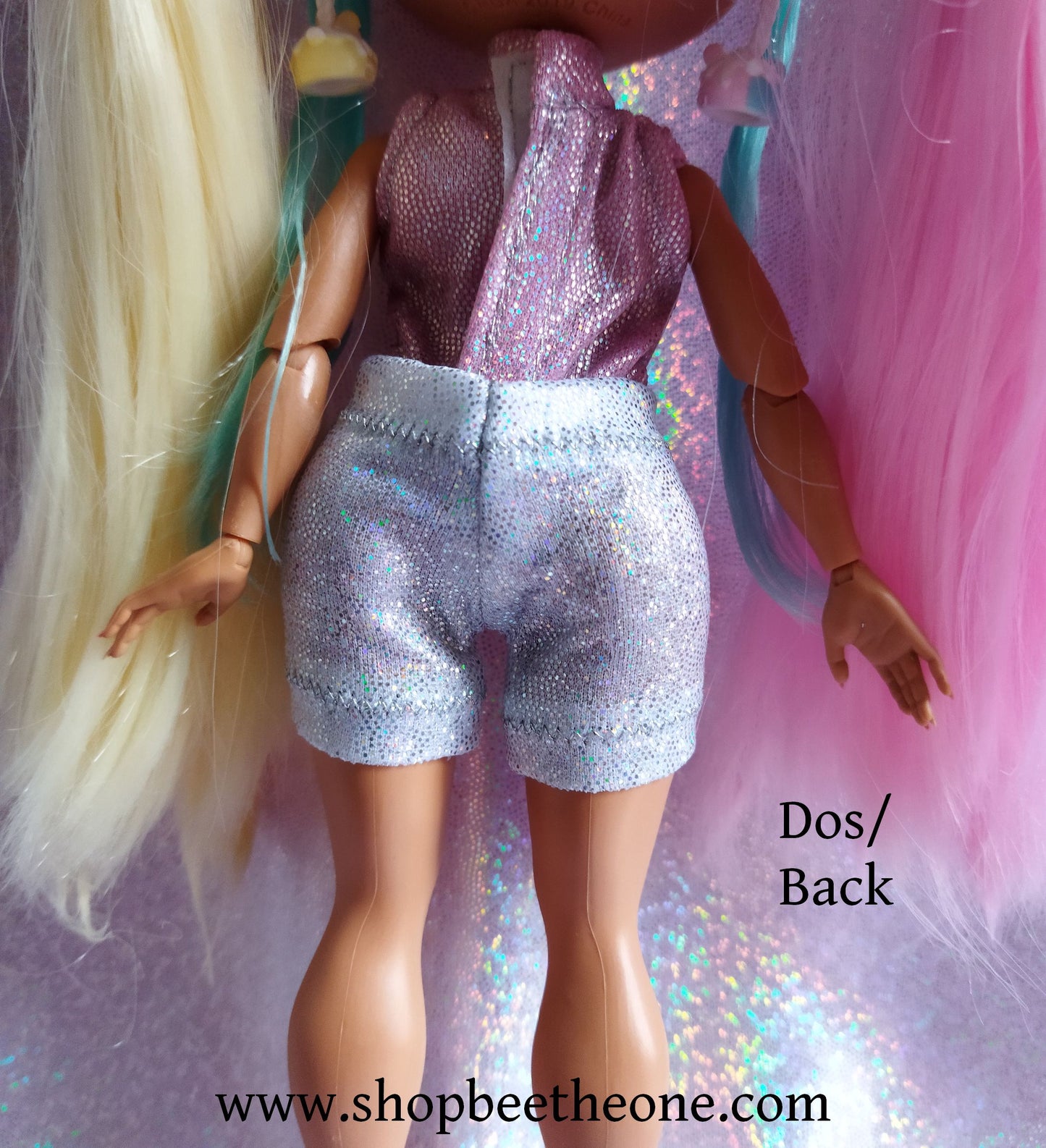 Short imprimé holographique pour poupées LOL Surprise! OMG - 2 coloris - Collection Basics - par Bee the One
