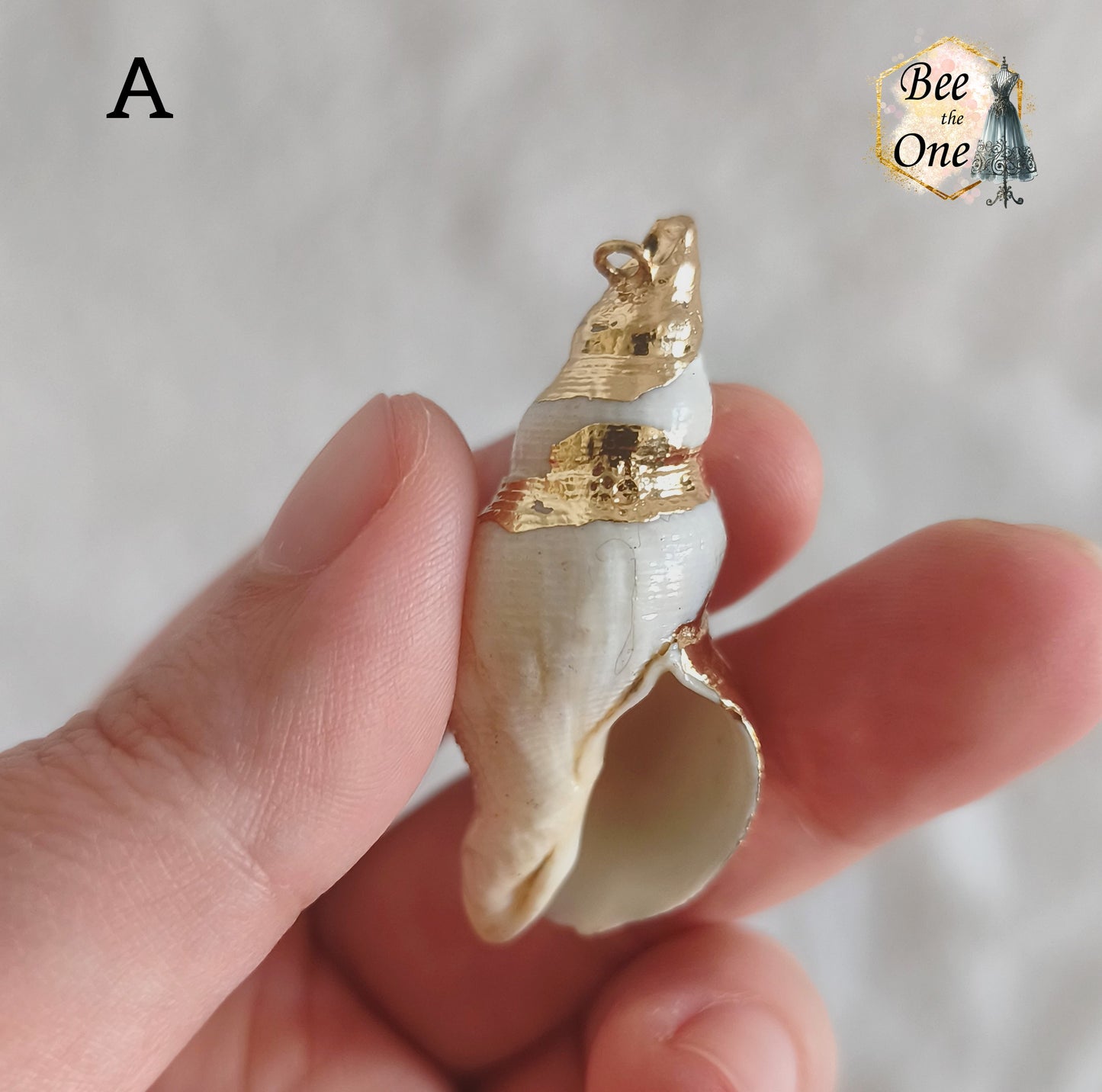 Breloque pendentif Coquillage naturel Buccin - de 40 à 60 mm (au choix) - naturel/doré