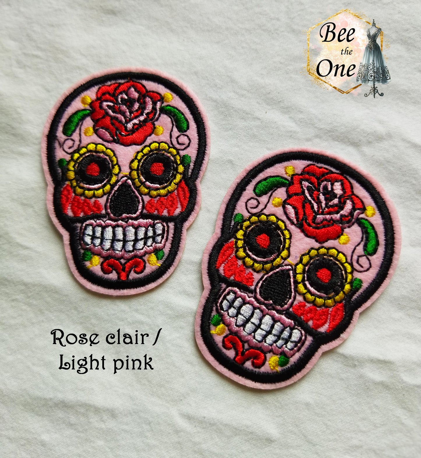 Ecusson patch brodé applique Tête de mort Calavera motif floral - 7,2 cm x 5,3 cm (à coudre ou repasser)