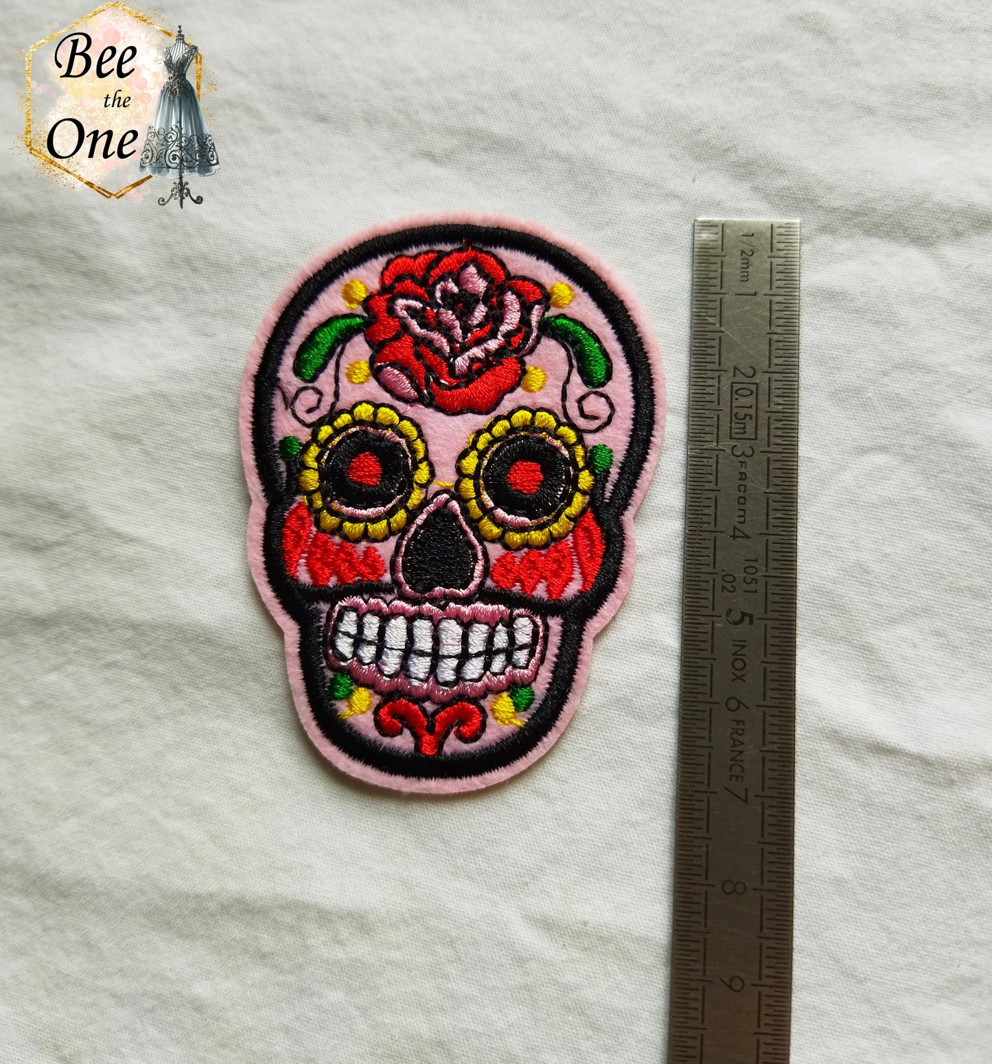 Ecusson patch brodé applique Tête de mort Calavera motif floral - 7,2 cm x 5,3 cm (à coudre ou repasser)