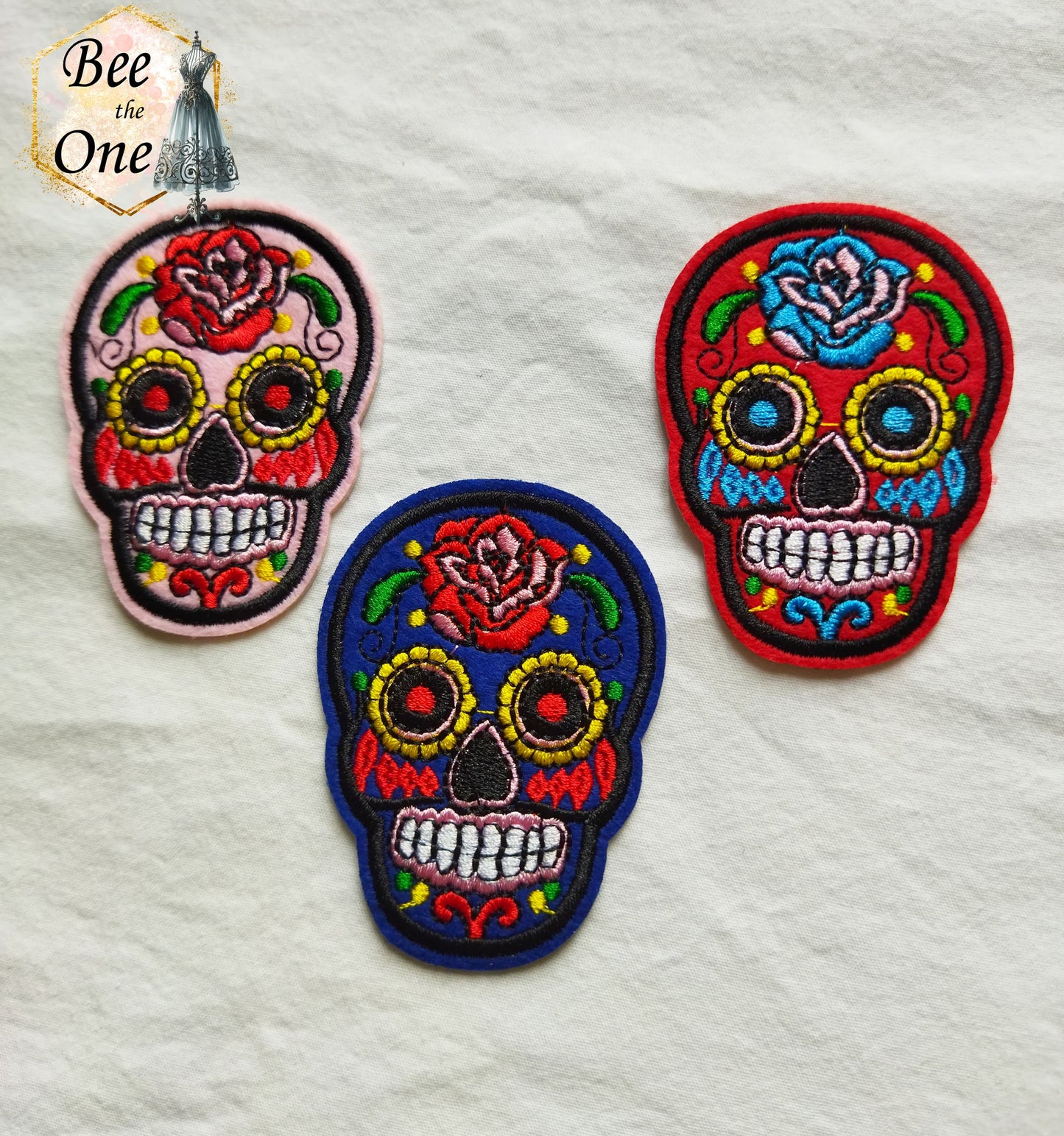 Ecusson patch brodé applique Tête de mort Calavera motif floral - 7,2 cm x 5,3 cm (à coudre ou repasser)