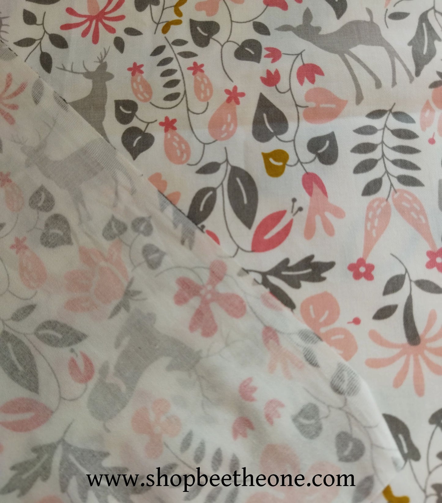 Coupon de twill coton "Cerfs, biches et fleurs" - 50 x 50 cm - rose/gris