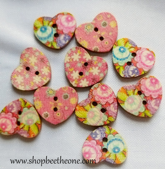 Bouton Petit Coeur "Fleurs multicolores sur fond rose ou orange" en bois façon vintage - 17 mm - 4 modèles