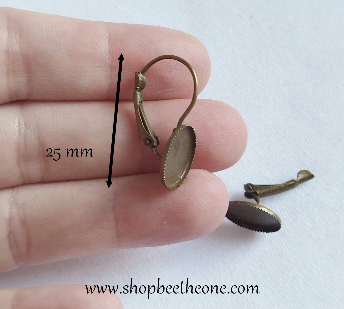 Paire de supports pour boucles d'oreilles dormeuses - base pour cabochon 12 mm - vieux bronze