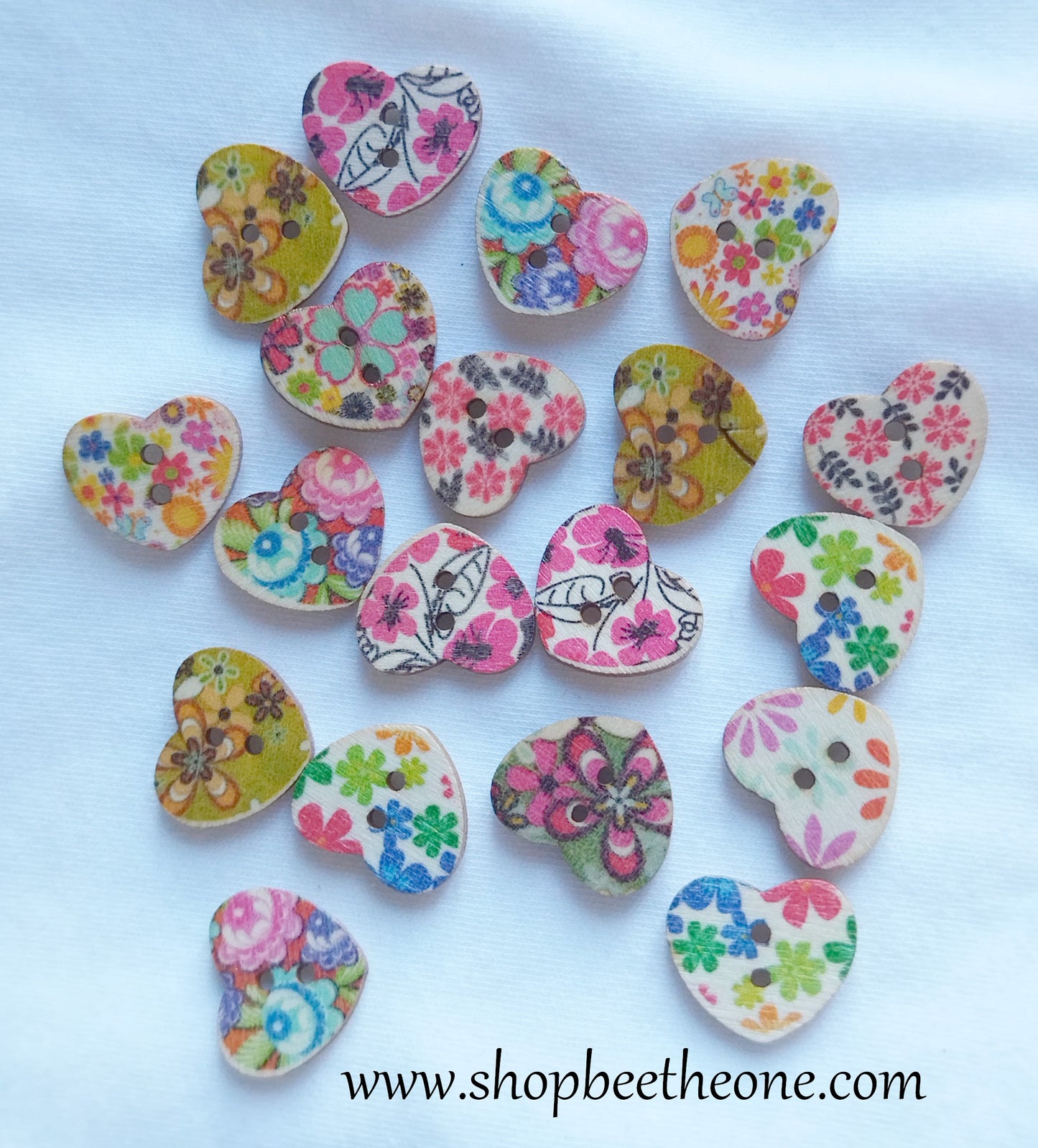 Lot de 19 Boutons Petit Coeur "Fleurs multicolores" en bois façon vintage - 17 mm - prix réduit