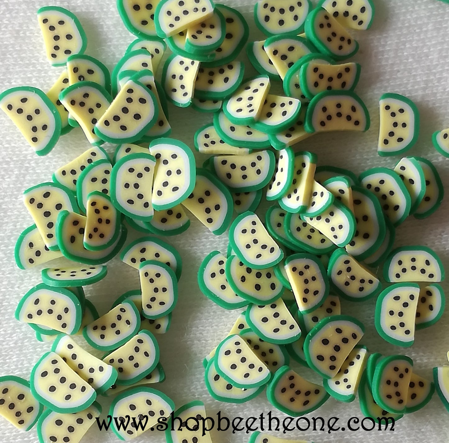 1 g (+/- 80 pièces) de Tranches de Fimo Pâte Polymère - Fruit tropical vert jaune - 2 formes